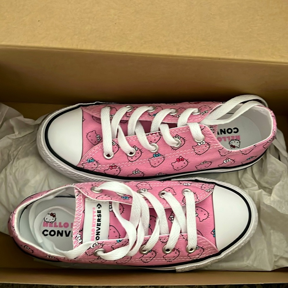 COPY - HELLO KITTY CONVERSES Pink, us Size 1